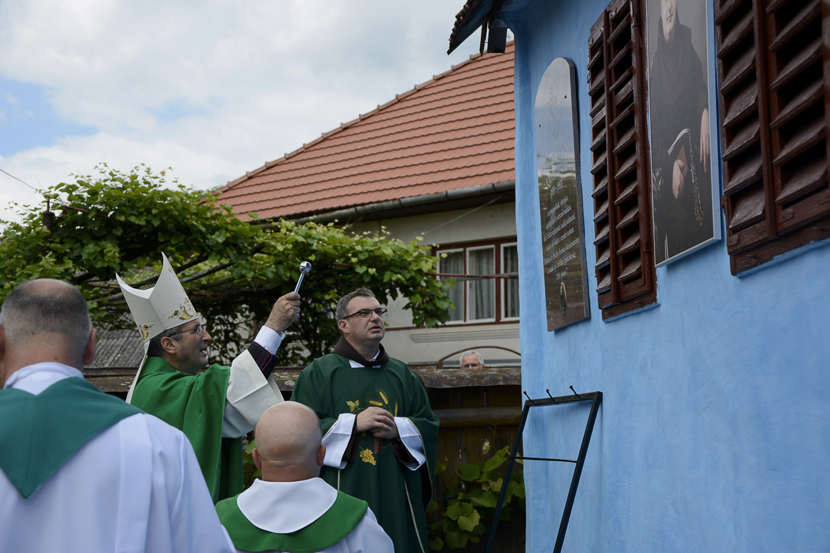 A hitből fakadó helytállás példája